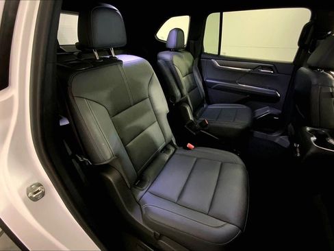Used 2024 GMC Acadia Elevation AWD/4WD image 23