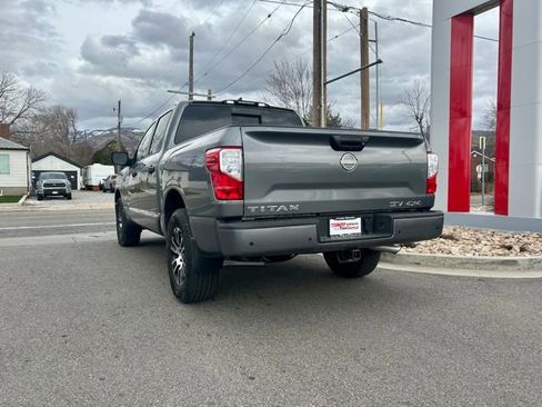 Used 2024 Nissan Titan 4x4 Crew Cab image 5