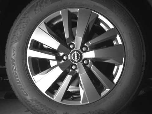 Used 2025 Nissan Pathfinder SV FWD image 15