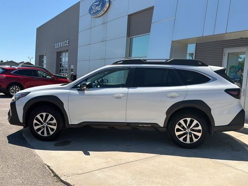Used 2025 Subaru Outback Premium AWD/4WD image 8