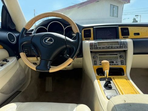 Used 2002 Lexus SC 430 Convertible image 17