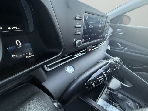 Used 2023 Hyundai Elantra SEL image 24