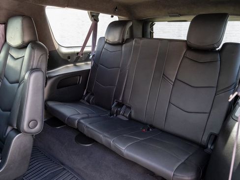 Used 2017 Cadillac Escalade ESV Platinum AWD/4WD image 39