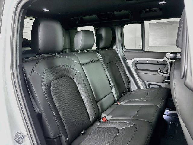 New 2026 Land Rover Defender 110 X-Dynamic SE AWD/4WD image 25