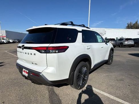 New 2026 Nissan Pathfinder SL w/ SL Premium Package image 4