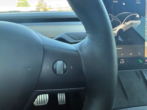 Used 2022 Tesla Model Y Performance AWD/4WD image 17