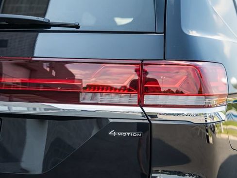 Used 2025 Volkswagen Atlas SE AWD/4WD image 39