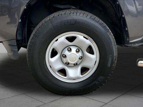 Used 2018 Toyota Tacoma SR w/ SR Convenience Package RWD image 10