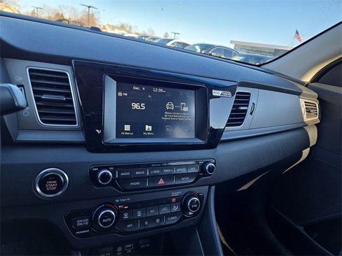 Used 2018 Kia Niro LX image 11