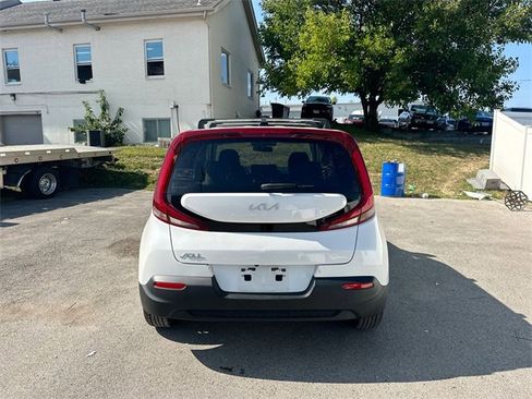 Used 2022 Kia Soul LX image 28
