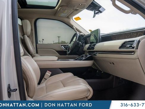 Used 2020 Lincoln Navigator Reserve w/ Luxury Package image 28