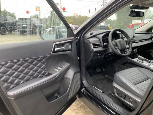 Used 2023 Mitsubishi Outlander SEL image 10