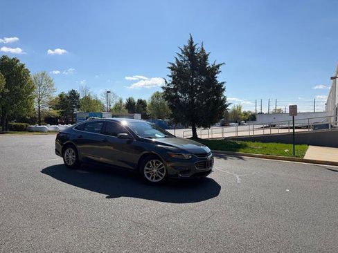 Used 2016 Chevrolet Malibu LT image 2