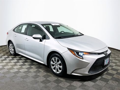 Certified 2021 Toyota Corolla LE image 1