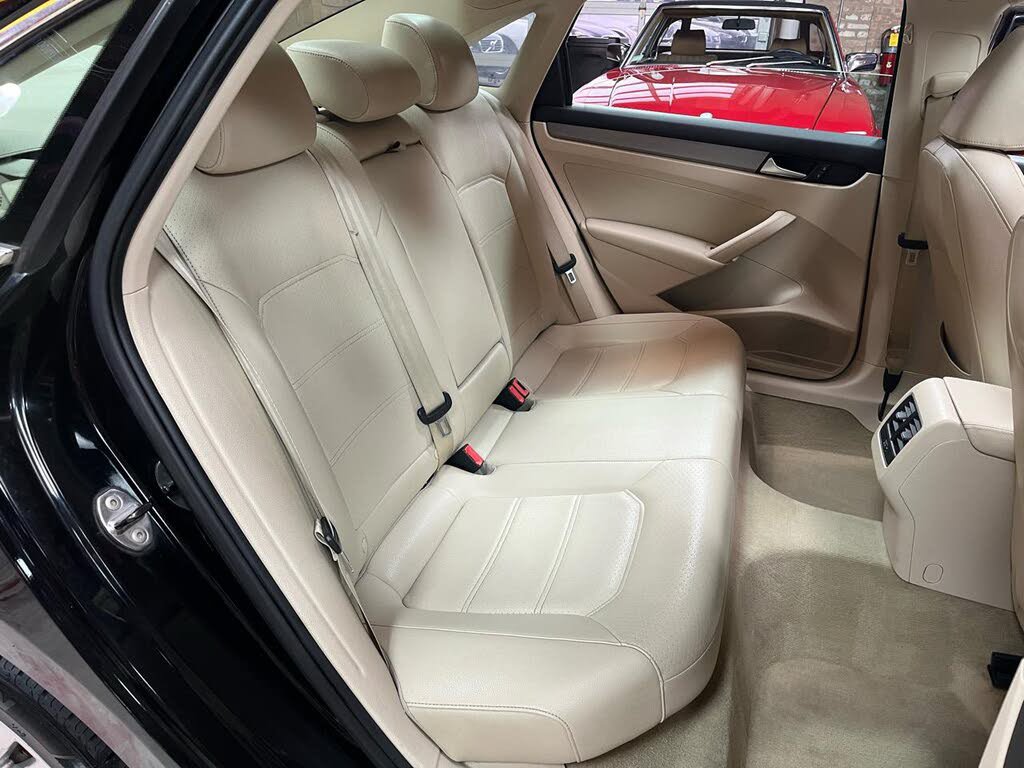 Used 2014 Volkswagen Passat TDI SE FWD image 27
