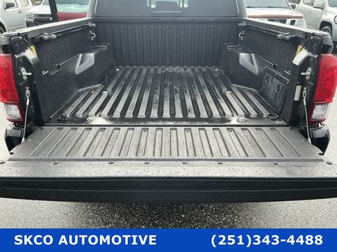 Used 2022 Toyota Tacoma SR5 w/ Technology Package RWD image 21