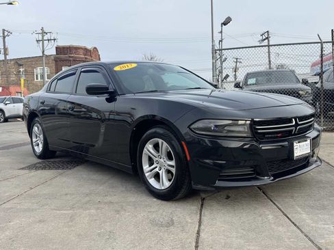 Used 2017 Dodge Charger SE image 3