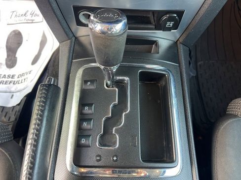 Used 2010 Jeep Commander Sport image 25