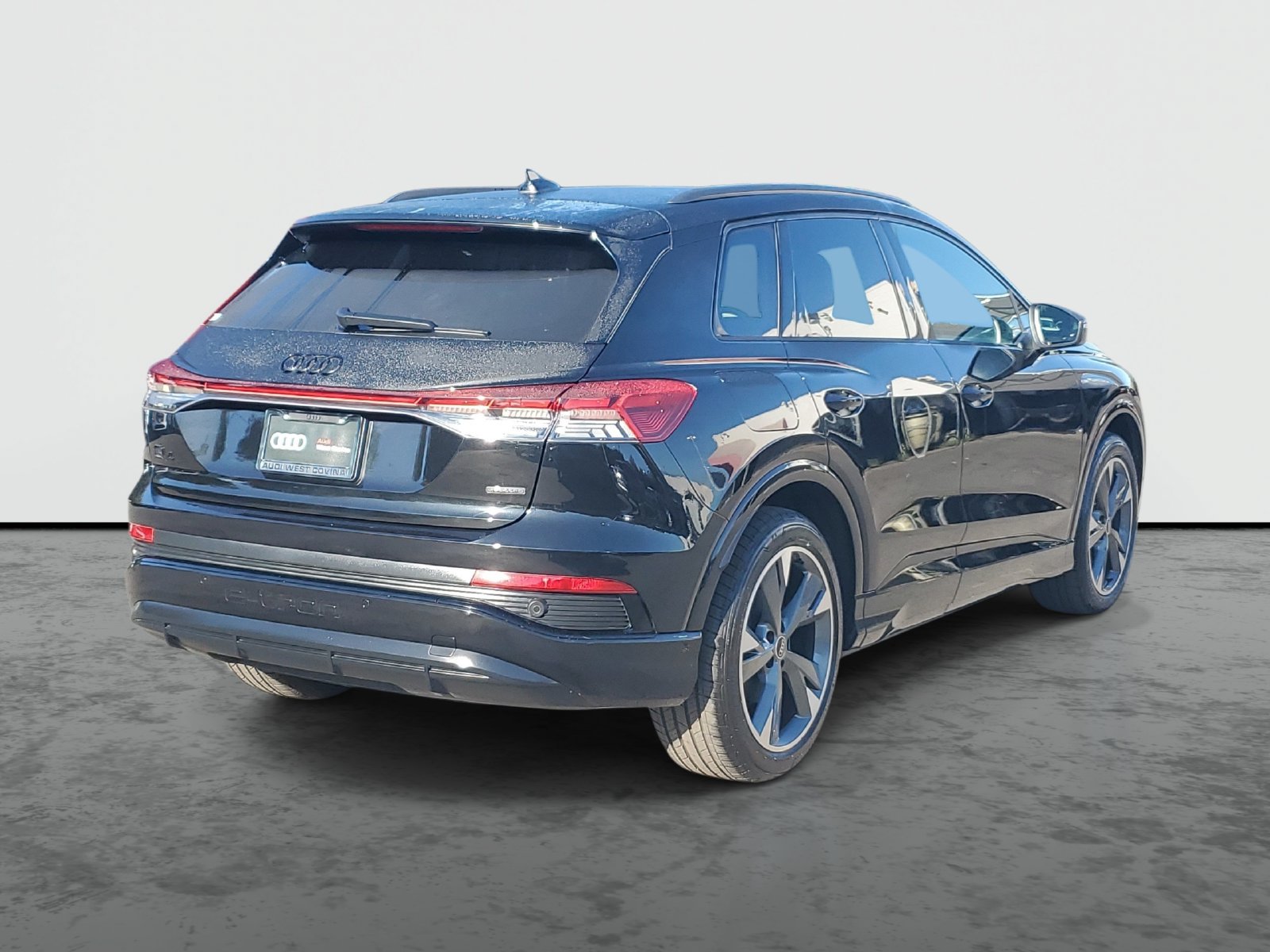 Used 2024 Audi Q4 e-tron Prestige AWD/4WD image 4