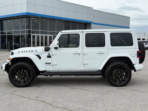 Used 2021 Jeep Wrangler Unlimited Sahara image 2