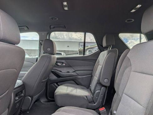 Used 2023 Chevrolet Traverse LT w/ Rear Camera Mirror Package AWD/4WD image 9