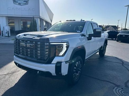 Used 2025 GMC Sierra 2500 Denali Ultimate AWD/4WD image 2