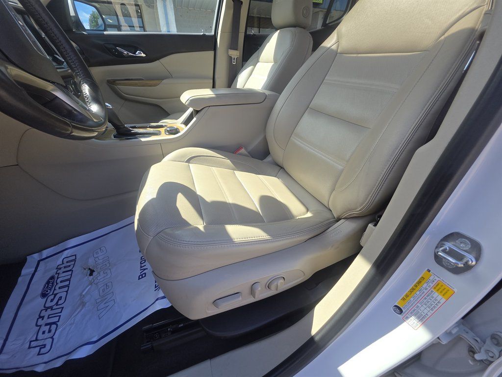 Used 2018 GMC Acadia Denali w/ Technology Package FWD image 10