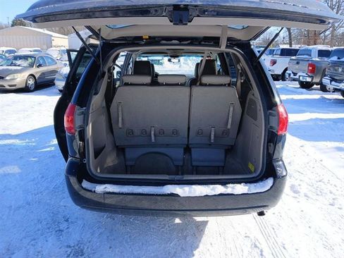 Used 2009 Toyota Sienna XLE image 12