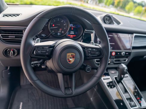 Certified 2026 Porsche Macan AWD/4WD image 14