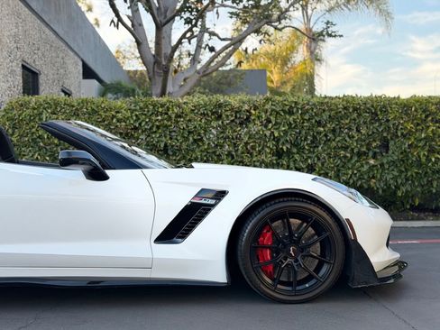 Used 2015 Chevrolet Corvette Z06 w/ Z07 Performance Package image 25