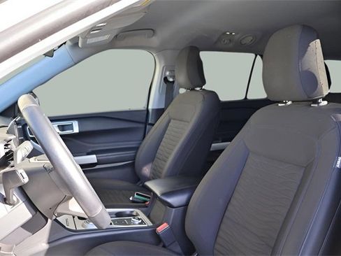 Used 2021 Ford Explorer XLT image 11