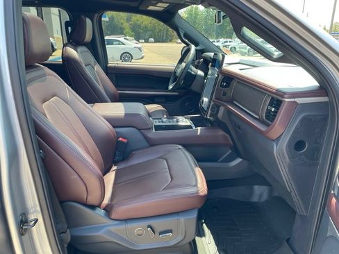 Used 2024 Ford Expedition Limited AWD/4WD image 39
