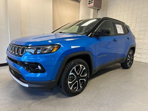 Used 2023 Jeep Compass Limited AWD/4WD image 2