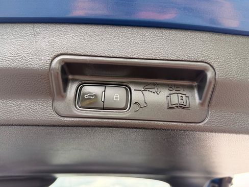 Used 2022 Ford Explorer Limited w/ Equipment Group 301A AWD/4WD image 20