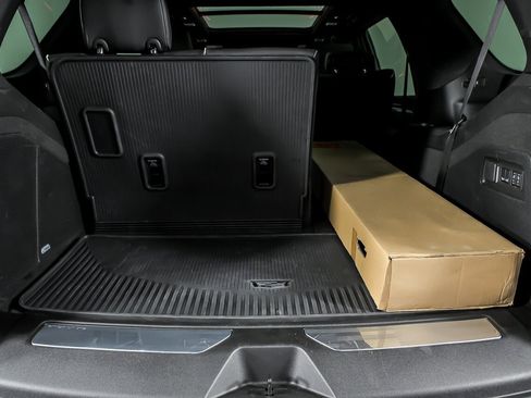 Used 2025 Cadillac Escalade V w/ LPO, ONYX Package image 16