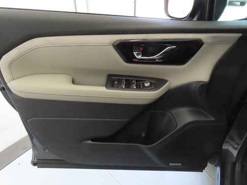 Used 2025 Subaru Forester Limited image 12