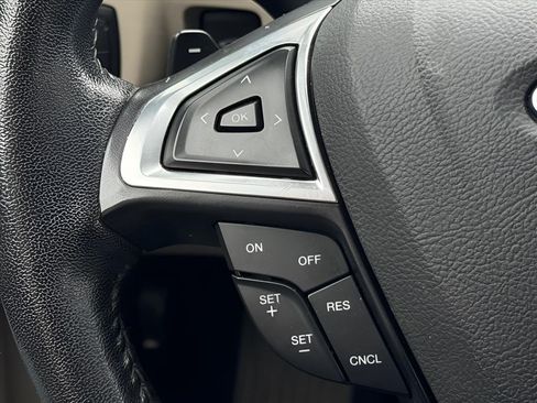 Used 2017 Ford Fusion SE w/ Fusion SE Technology Package FWD image 15