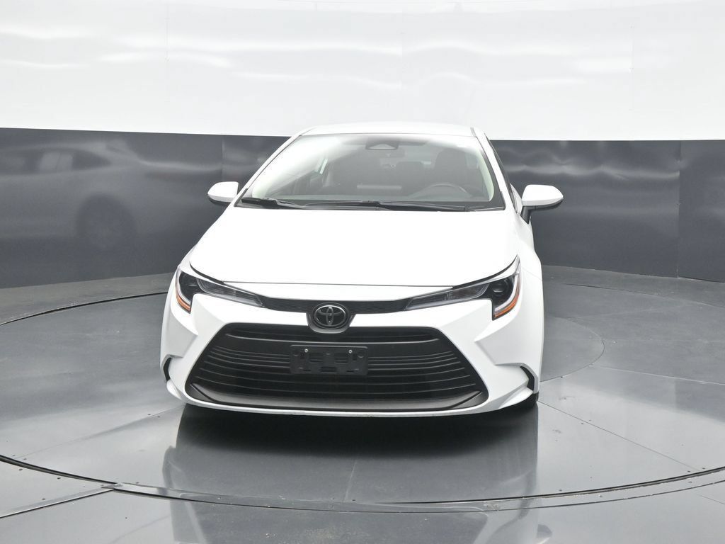Used 2026 Toyota Corolla LE FWD image 2