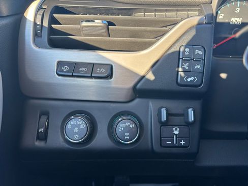 Used 2017 GMC Yukon Denali image 21