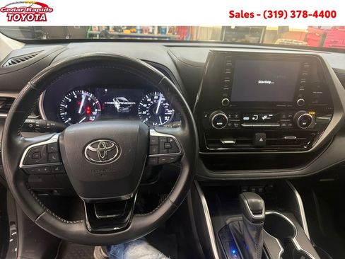 Certified 2021 Toyota Highlander XLE image 13