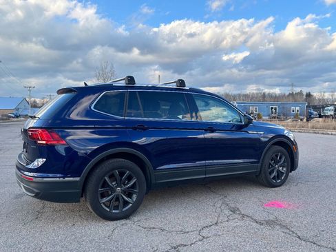 Used 2024 Volkswagen Tiguan SE w/ Panoramic Sunroof Package image 5