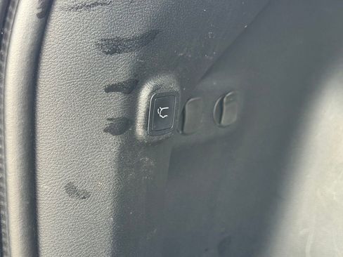 Used 2020 Jeep Cherokee Limited image 27