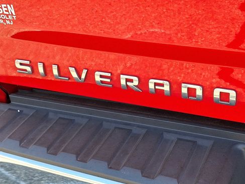 Used 2018 Chevrolet Silverado 1500 LT w/ All Star Edition image 29