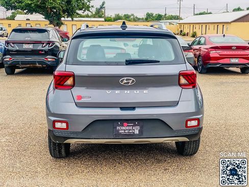 Used 2022 Hyundai Venue Limited w/ Cargo Package FWD image 7