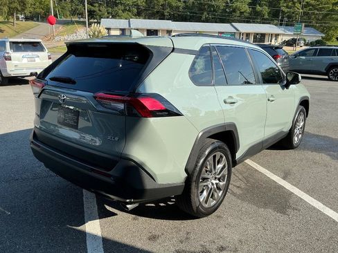 Used 2020 Toyota RAV4 XLE Premium FWD image 6