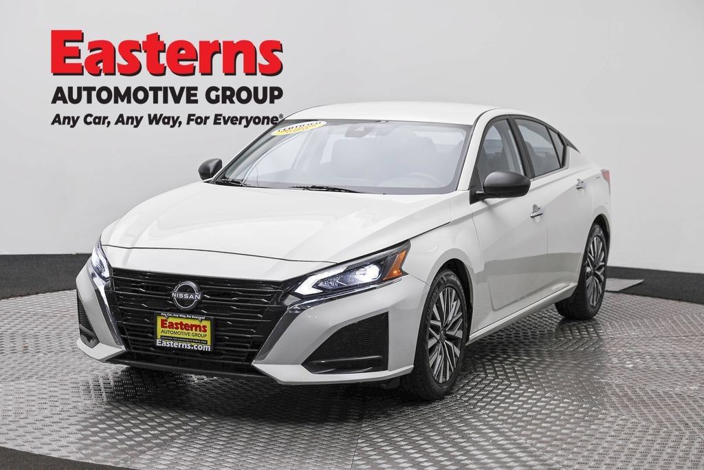 Used 2025 Nissan Altima 2.5 SV FWD image 1