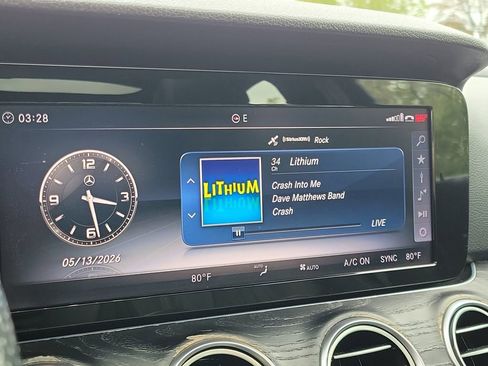 Used 2018 Mercedes-Benz E 400 4MATIC Sedan image 25