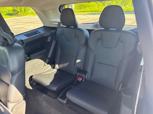 Used 2021 Volvo XC90 T6 Momentum w/ Protection Package Premier AWD/4WD image 17