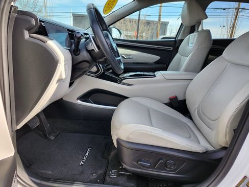 Certified 2023 Hyundai Tucson Limited w/ Winter Package AWD/4WD image 15