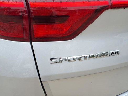 Used 2019 Kia Sportage LX image 9